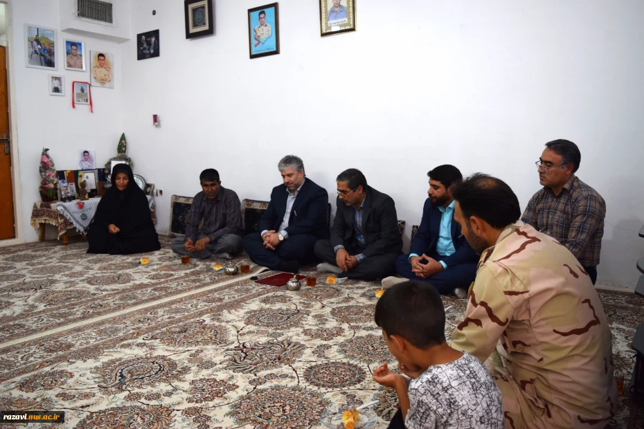 دیدار رئیس دانشگاه ملی مهارت استان خراسان رضوی با خانواده های شهید ناصر حیدری دژ و رضا رضوانی 5